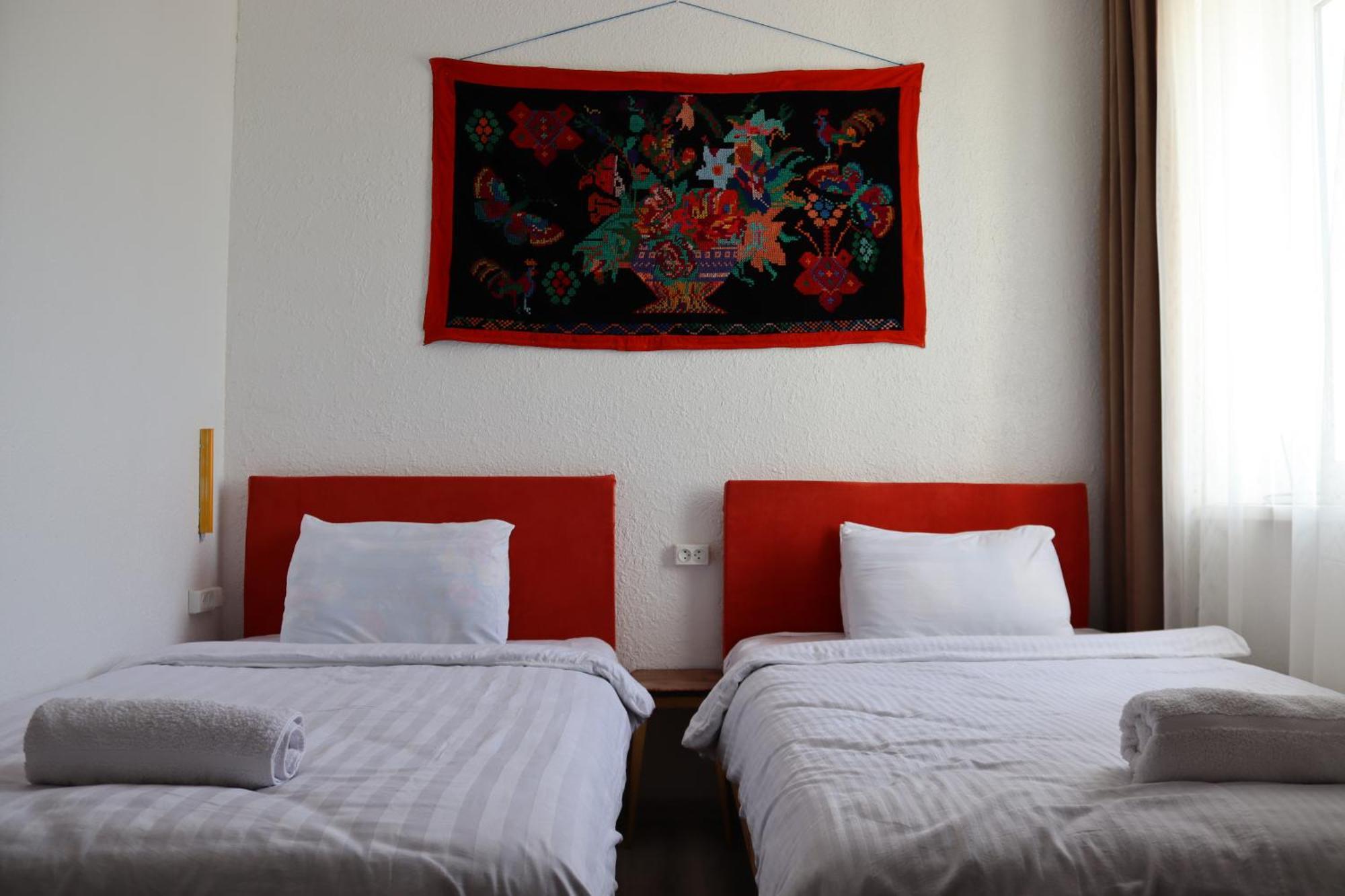 Duet Hostel & Hotel Karakol Habitación foto